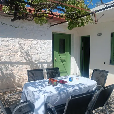 Nyaraló πλατανα αστρους αρκαδίας χωριατικο σπίτι για φυση και ηρεμία Rounaiika
