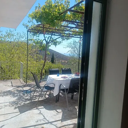 πλατανα αστρους αρκαδίας χωριατικο σπίτι για φυση και ηρεμία Nyaraló
